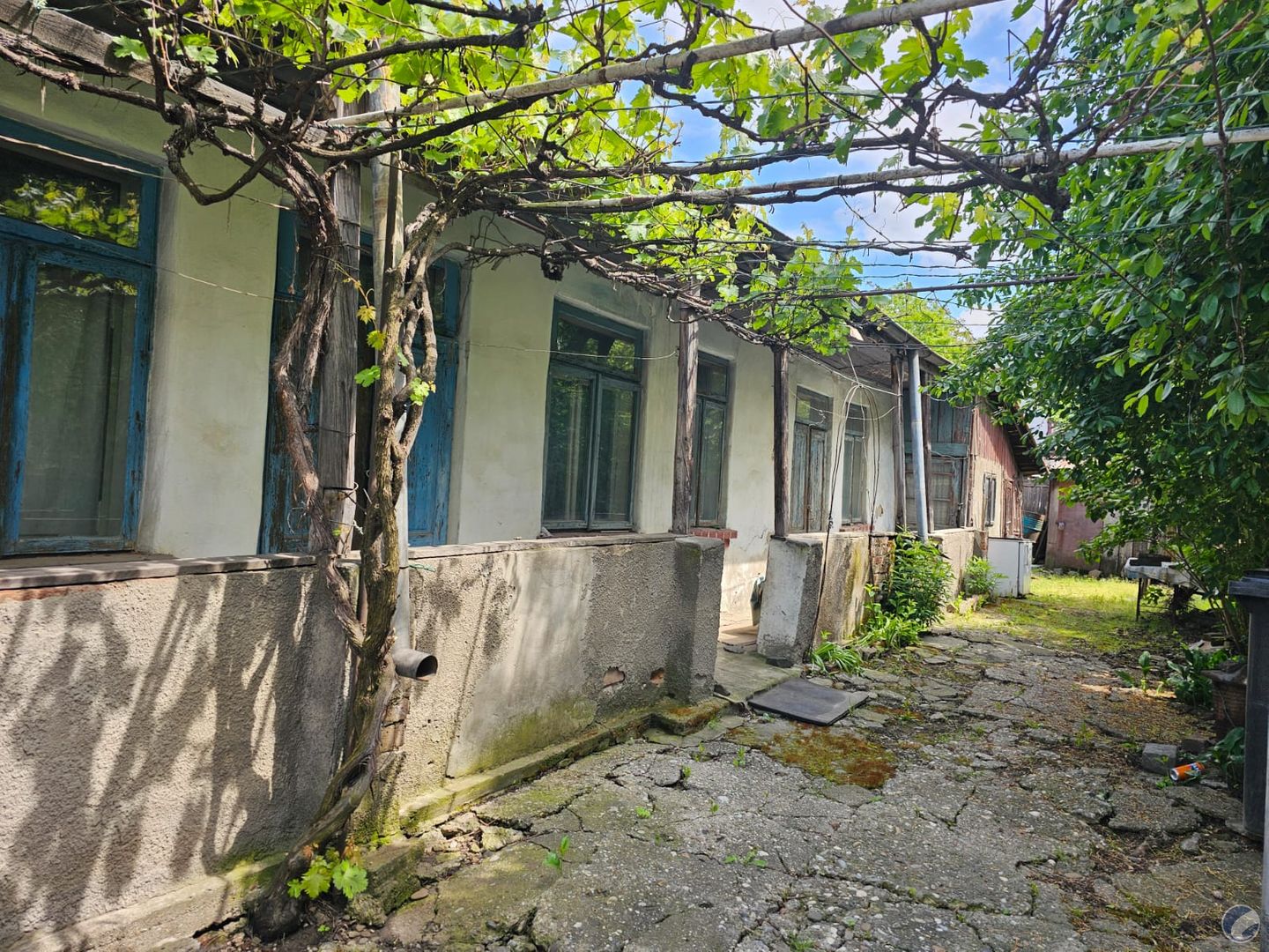 Casa veche 90 mp si teren 246 mp Centru Iasi Mitropolie