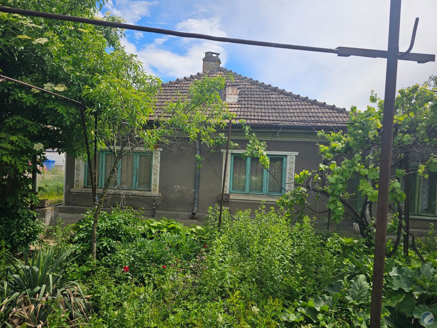 Casa veche 120 mp si teren 700 semicentral Iasi toate utilitatile