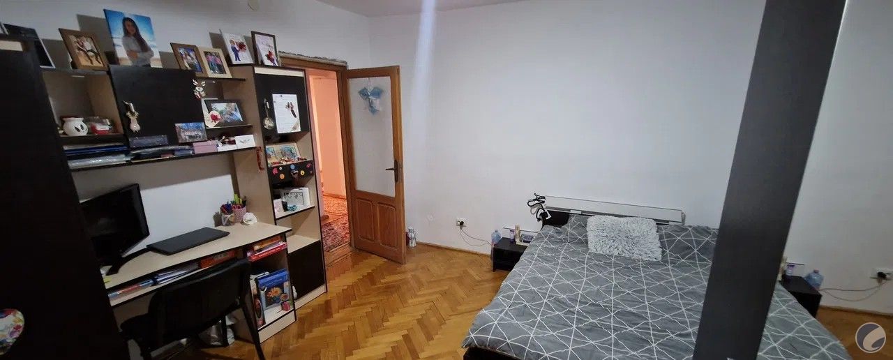 Apartament cu 3 camere, decomandat ,etaj 1, Centru Iasi, langa Piata Unirii