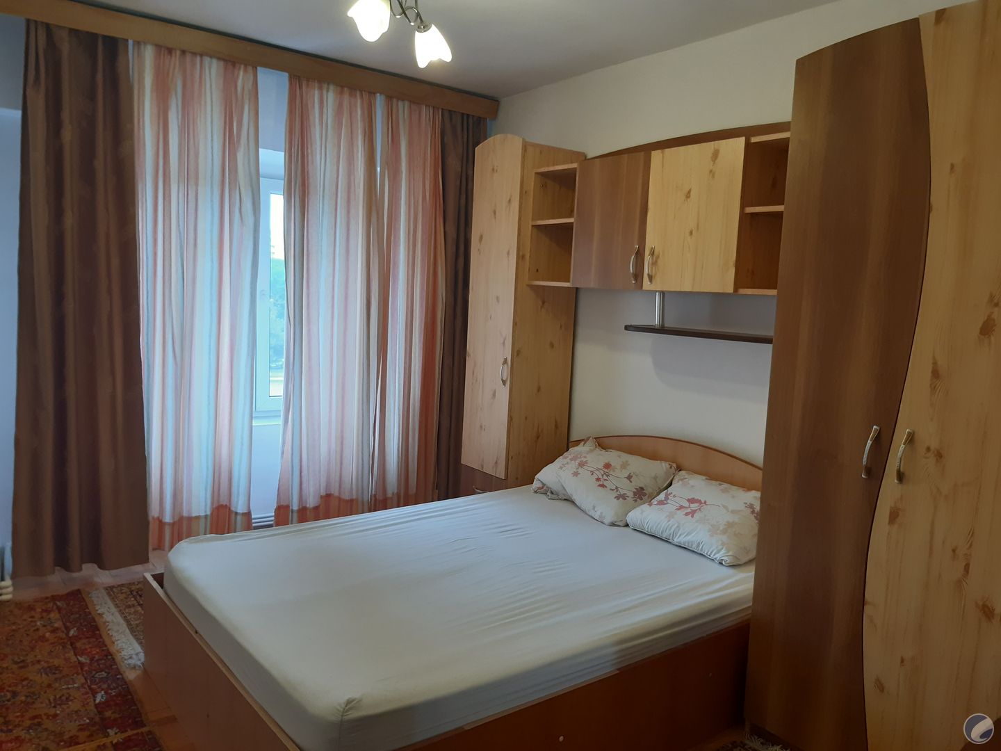 Apartament cu 2 camere, decomandat Iasi, centru civic, langa Hala centrala