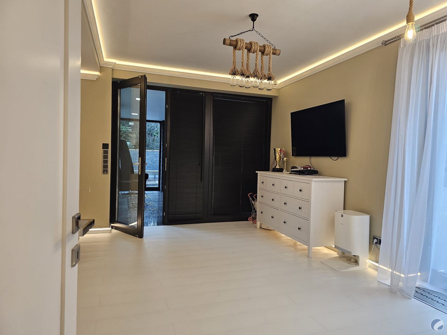 VILA ULTRAMODERNA TEREN 2300 MP TEREN SPORT PISCINA IASI 