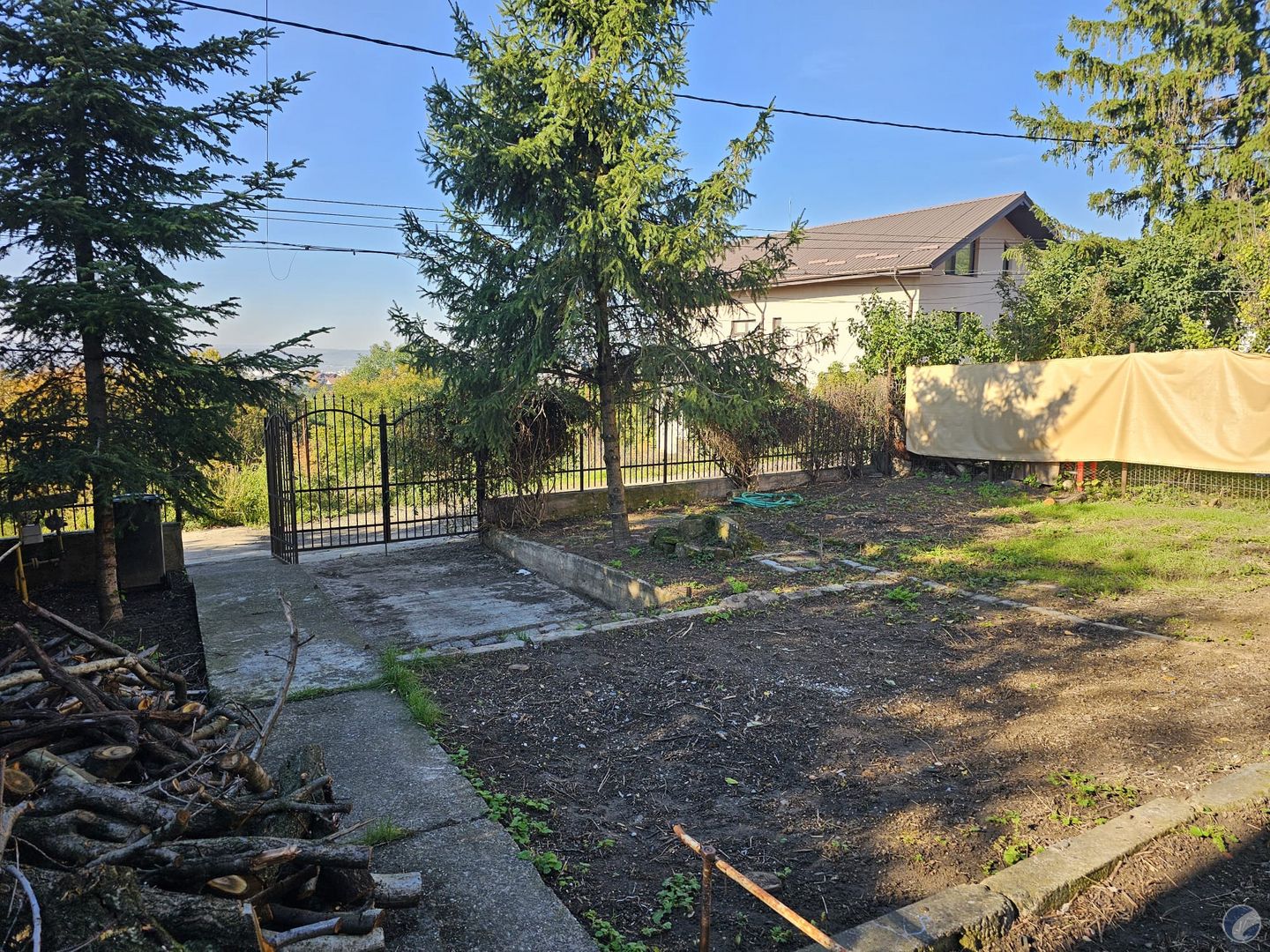 CASA SI TEREN 431 MP CU AUTORIZATIE CONSTRUCTIE  VILA PM  IASI COPOU 