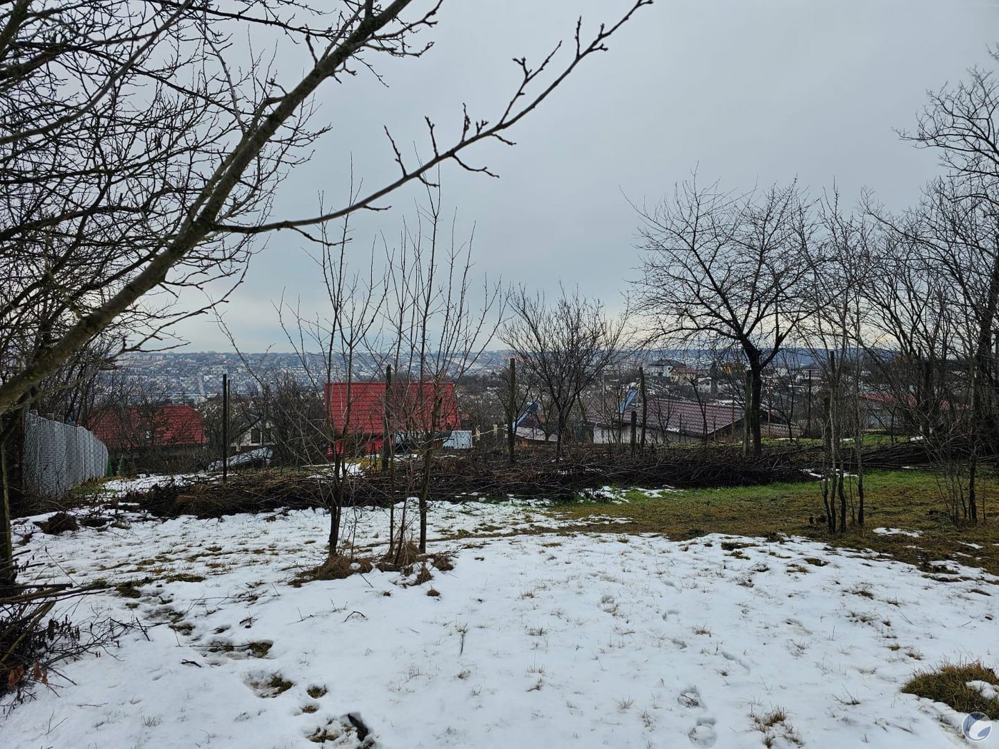 Teren 1451 mp Iasi Copou Viticultori zona pitoreasca, liniste, vegetatie, acces bun