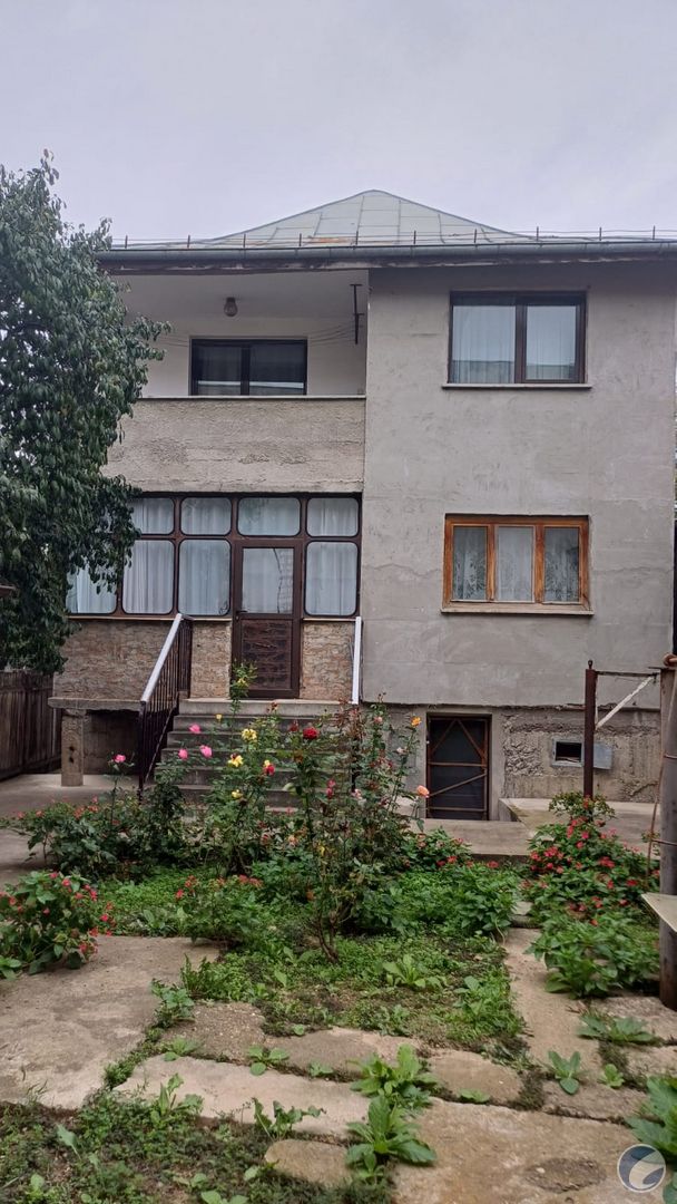 VILA 250 MP SI TEREN 300 IASI PODUL ROS PIATA NICOLINA