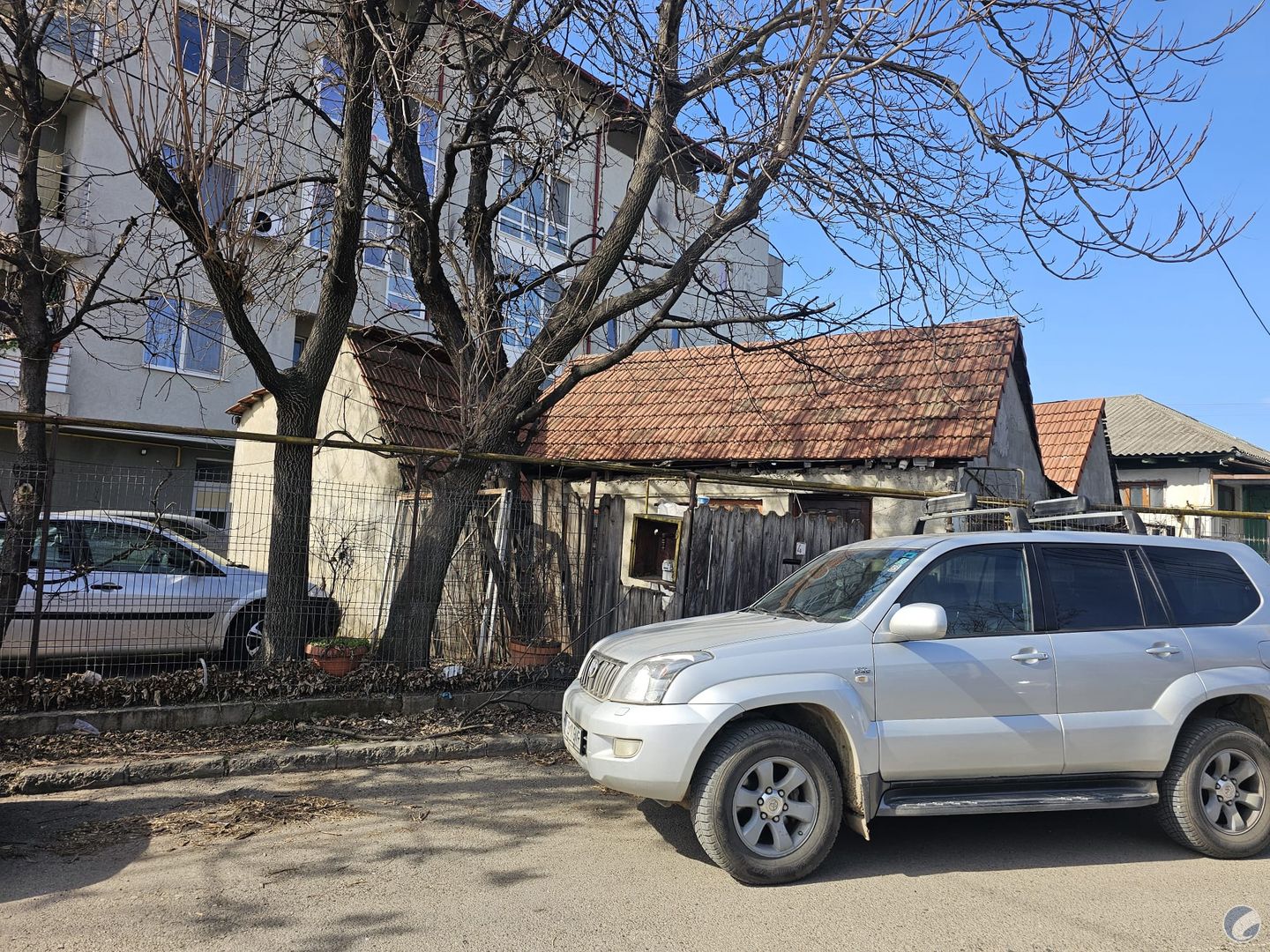 CASA VECHE 76 MP SI TEREN 166 MP CENTRU IN SPATELE MITROPOLIEI