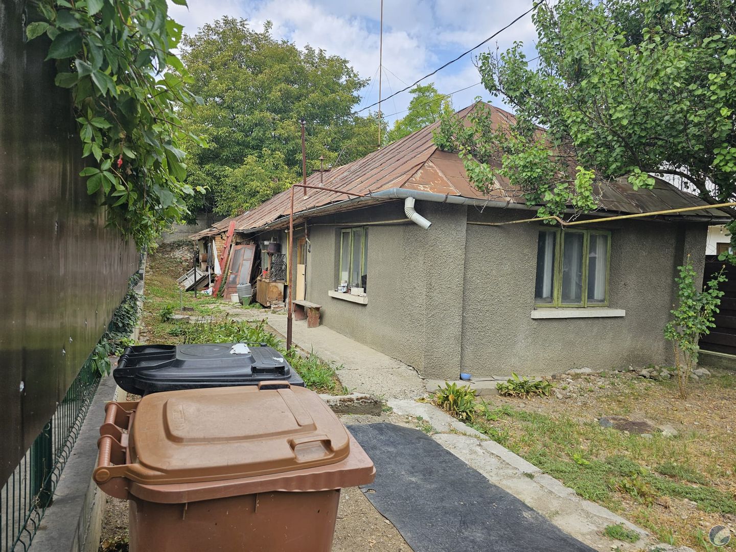 Casa veche 90 mp si teren 267 mp Iasi Tg Cucu P Fier Vile