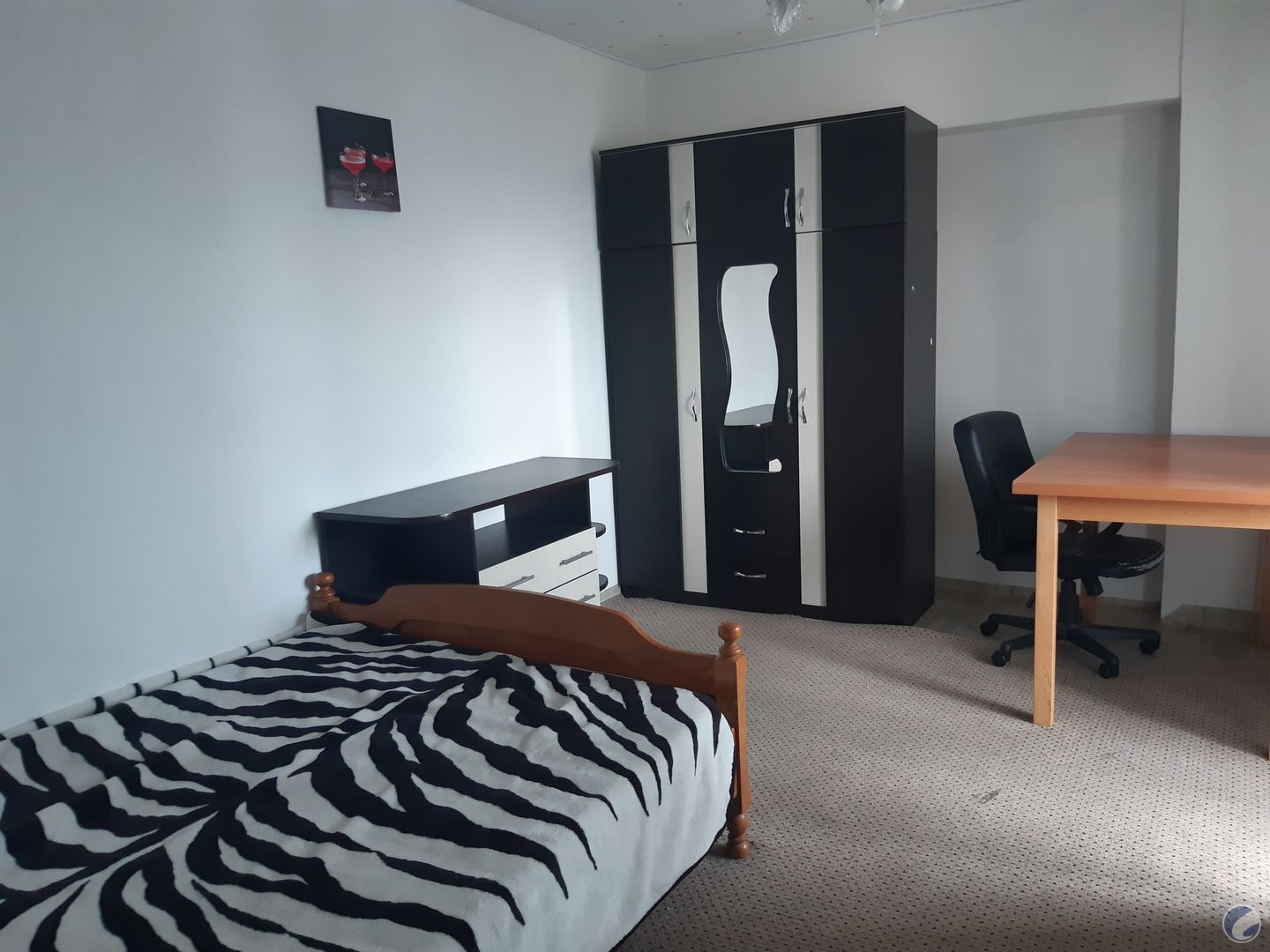Apartament cu 2 camere, decomandat centru-Independenței, lângă UMF